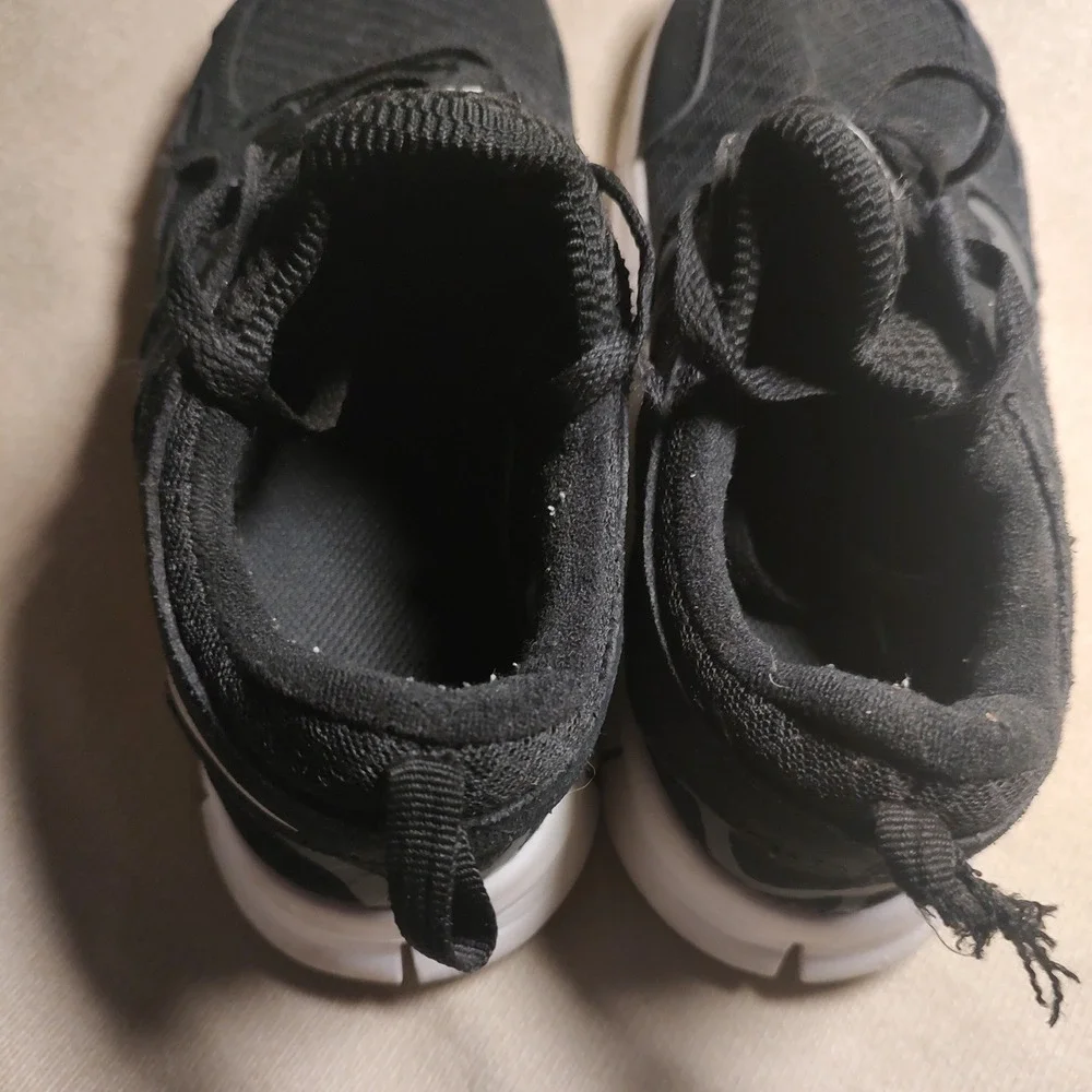 Nike Free Run 2 Kids Running Shoes Black White DD0163-004 Size 4Y Youth - Picture 3 of 4